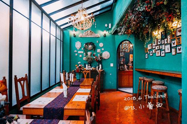 Featherstone Cafe, Bistro & Lifestyle Shop