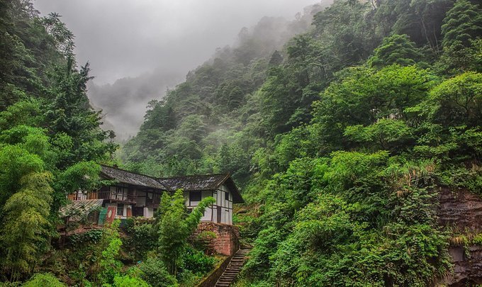 首先要去看看这里最著名的景点———赤水大瀑布,这个景点又名十丈洞