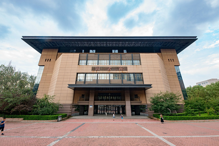 哈尔滨工业大学