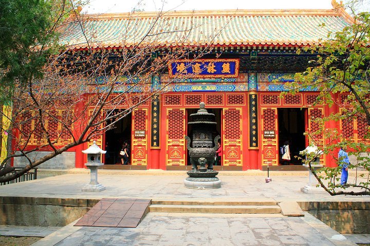 北京卧佛寺即十方普觉寺位于西山北的寿牛山南麓香山东侧始建于唐贞观