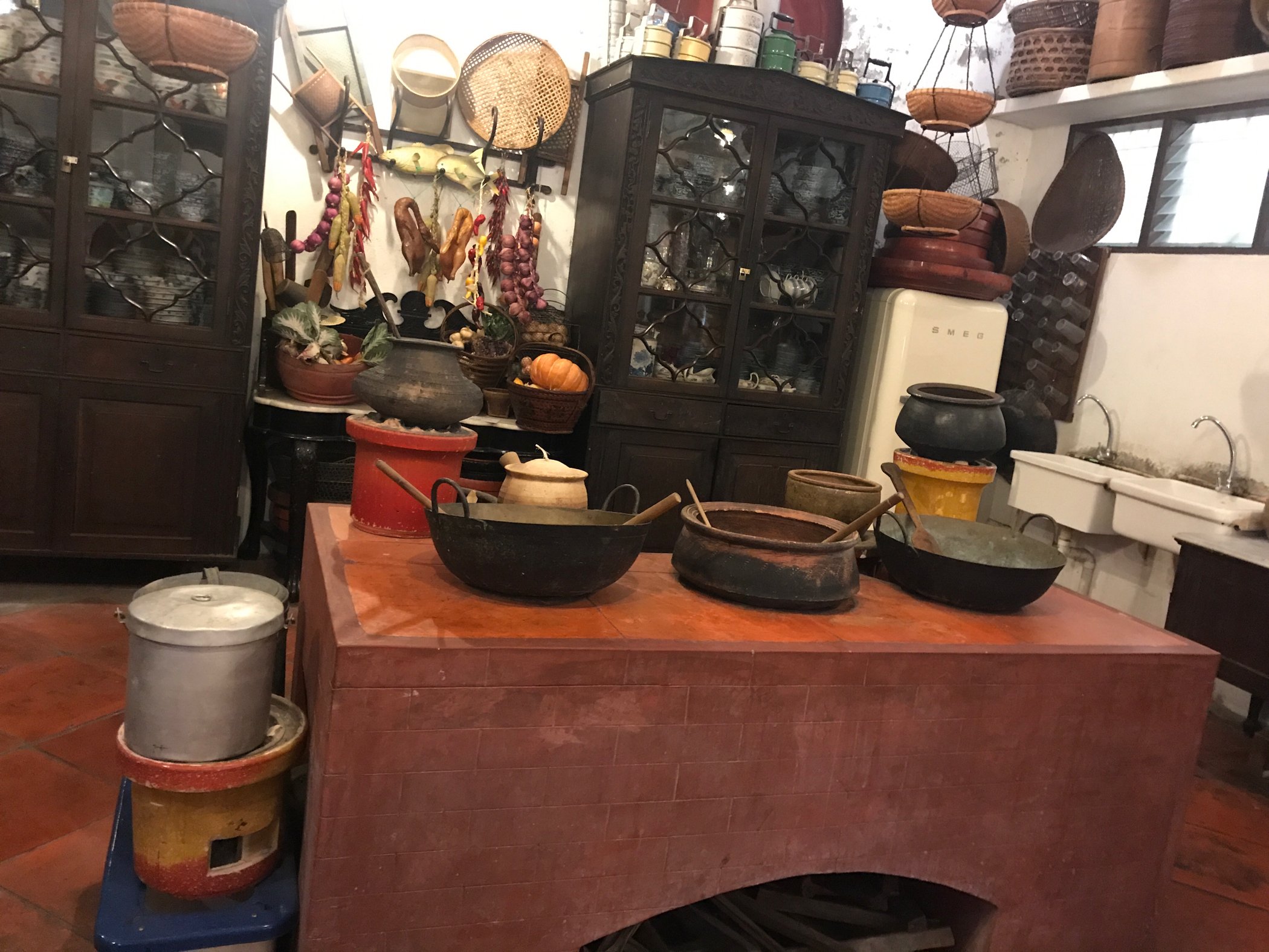 娘惹厨房里面的大口锅