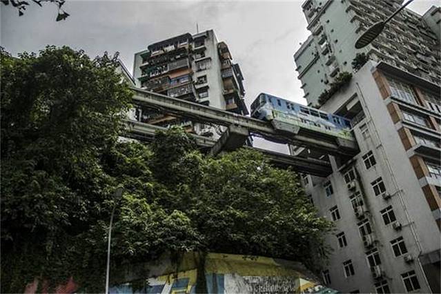 四川美术学院停车场