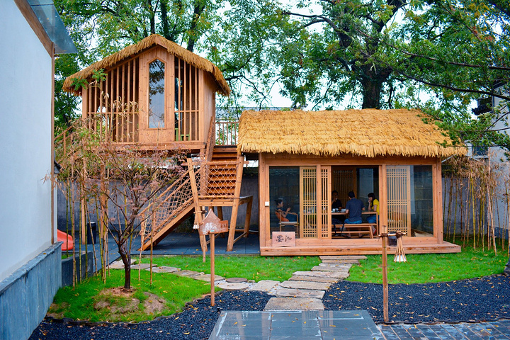 墨野为你的童心准备好了童话的小木屋,这也是老板杨哥想送给自己女儿