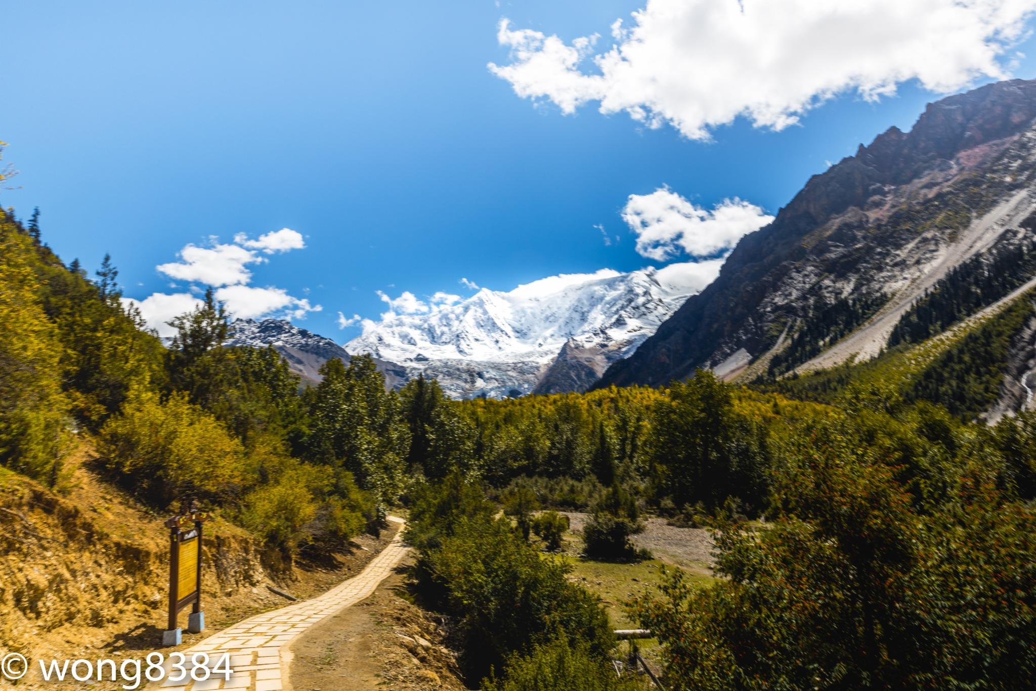也许是因为大中午阳光直射,总觉得光线太锐,太刺眼,照片没有眼见震撼