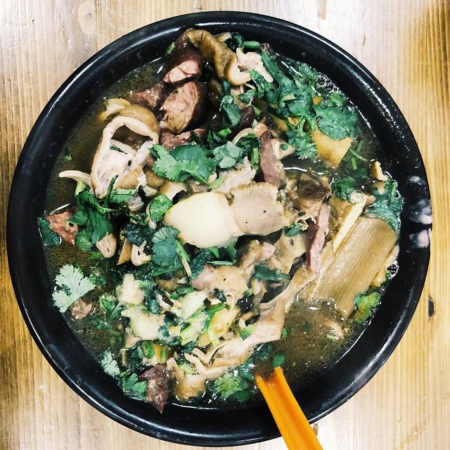 老六门框百年卤煮(六爷传承私房老店)