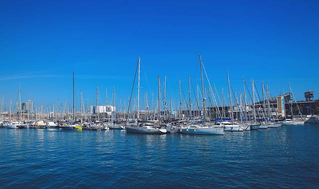 巴塞罗那塔海滩