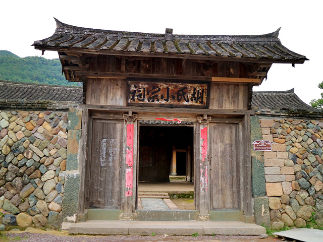 这座民居规模庞大,做工精致,具有很高的文物价值_胡氏大院"的