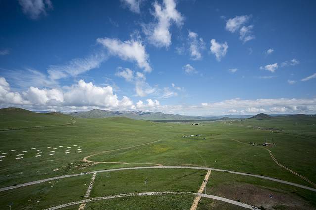 成吉思汗骑马雕像