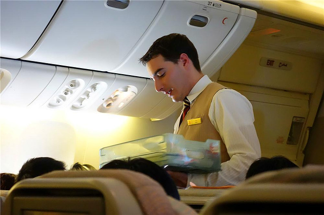 而且它是国际航班,更何况