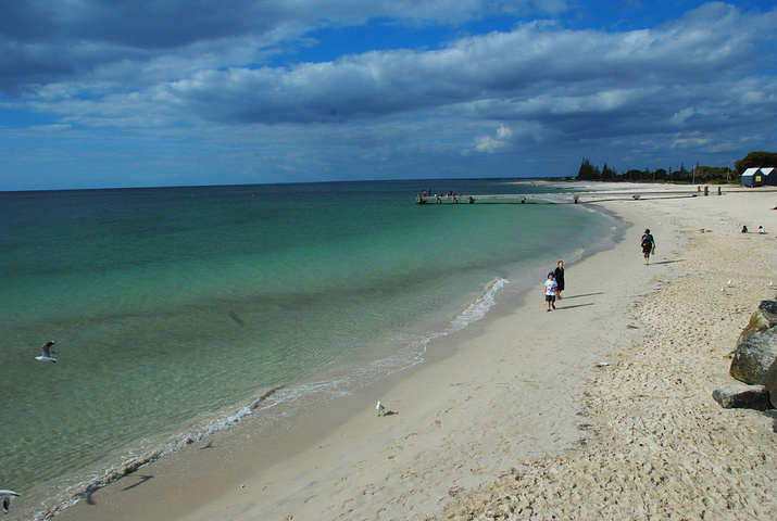 "进去需要门票，光走2.吃饱后按照惯例来到了Busselton jetty（巴瑟尔顿栈桥)_巴瑟尔顿栈桥"的评论图片