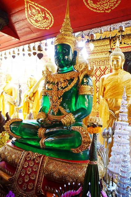 这尊佛像的袈裟超级漂亮吧~据说这件是夏天热的时候穿的袈裟