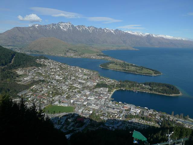 Stratosfare Restaurant & Bar