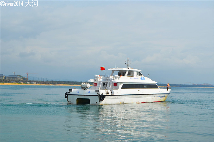 从大东海广场的南中国大酒店乘坐景区免费大巴