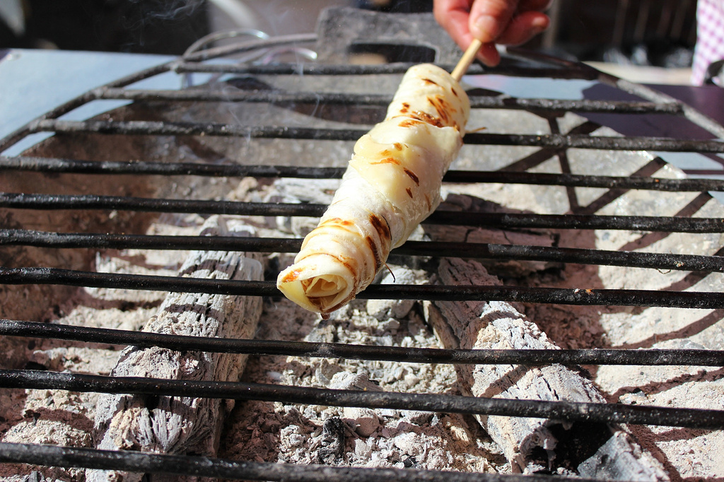 虽然很多人推荐烤乳扇但个人觉得味道真的很一般有点像奶酪的味道反正
