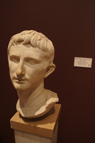 最让人震撼和无法忘记的还是属于镇馆之宝亚历山大石