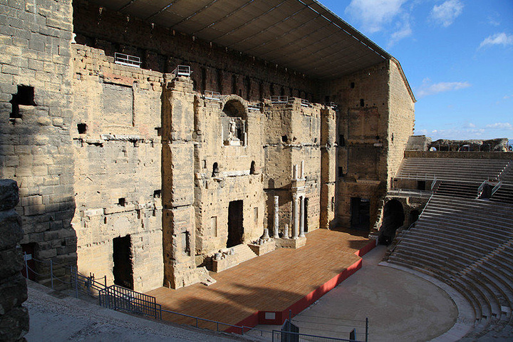 古罗马剧院--世界遗产是法国最令人震撼的罗马景点.