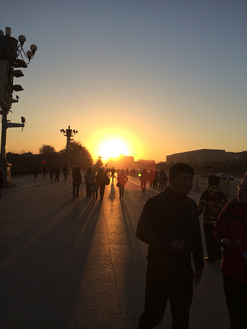 2017从天津半夜的火车到达北京,为了看升国旗