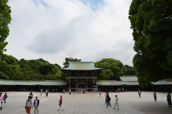 明治神宮這是每一個來東京的遊客都一定要來的地方這裡供奉的是日本的