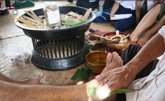 玛哈弯寺经络敲打按摩