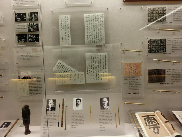 "在上海福州路429号文化文具一条街上有一家《上海笔墨博物馆》，以笔墨为主题，立足近代，溯探源始..._上海笔墨博物馆"的评论图片