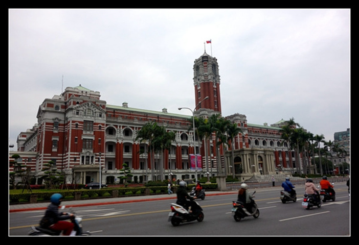 总统府开放时间凭入台证免费参观,全程有专职