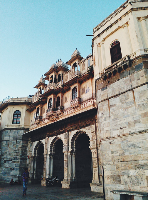 了有时候骑白马的不一定是王子也不一定是唐僧,也很有可能是印度阿三