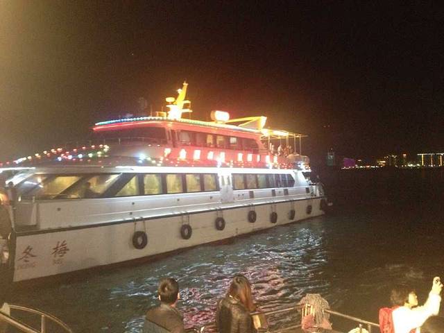 鹭江夜游海上甜品屋