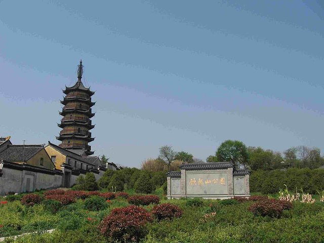 "还赞叹这里风景优美，希望打完仗好好观看下这里的山水花鸟，而且这番话后来刻在石碑上，成了景区著名..._顾龙山"的评论图片