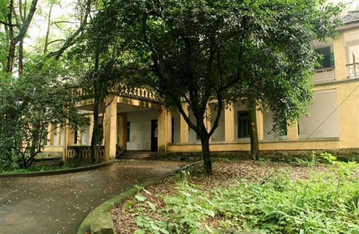 林园现在是在解放军重庆通信学院内位于重庆市歌乐山双河街道处有去