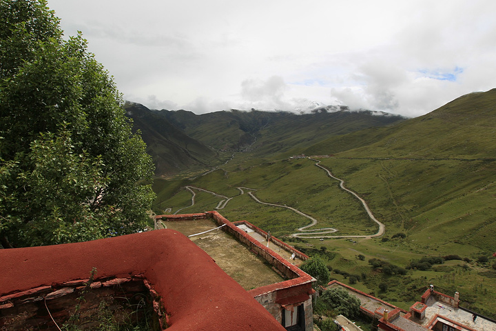 89 首页 西藏深度自助游(一) 甘丹寺的路不算好走,盘山公路,然后还