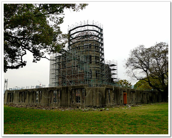 是为纪念二战后期的1945年8月6日广岛遭原子