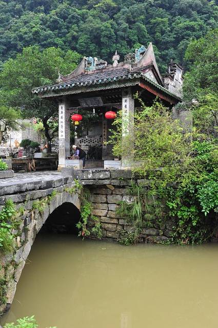 庙的殿额上"兴宁庙"这一牌匾为清代邑中举人林作楫所书.