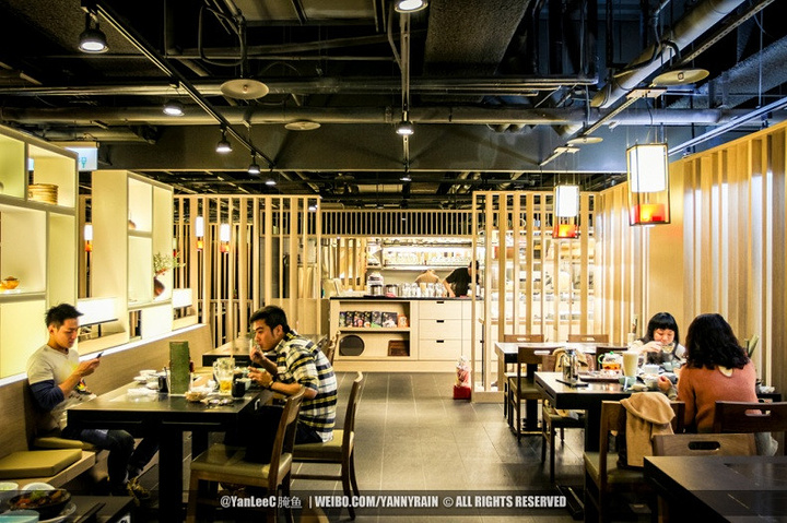 台湾的美食中最值得推荐的就是珍珠奶茶的创始店翰林茶馆餐厅装饰一新