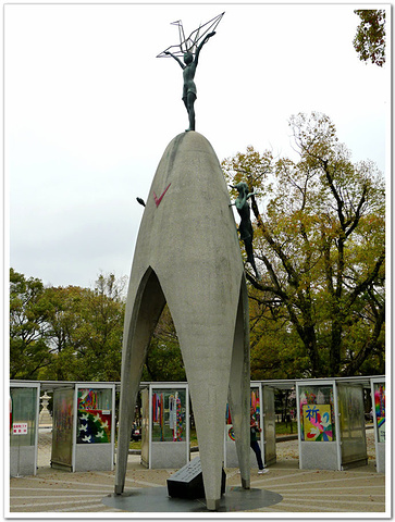 是为纪念二战后期的1945年8月6日广岛遭原子