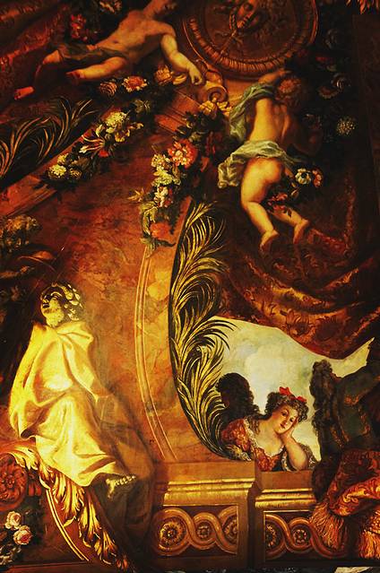 在水晶厅之后,便来到凡尔赛宫里最让人啧啧称道的镜廊了.