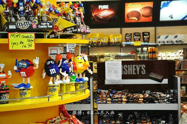 兰卡威国际机场免税店