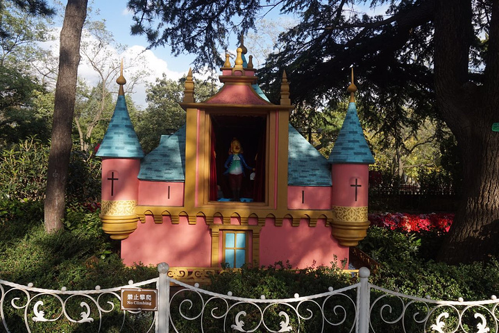 八大关里面最有名的就是公主楼和花石楼,我觉得花石