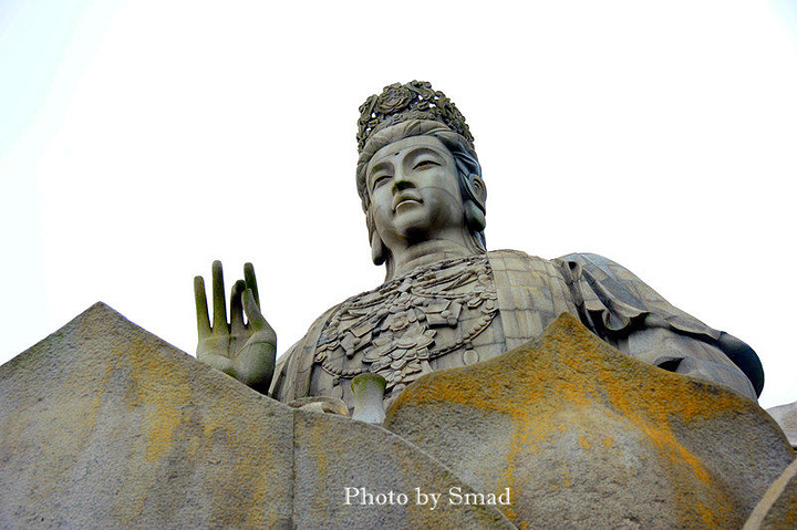 最高的慈云阁也时隐时现,空气好,又是人间仙境,谁不愿多留此处_观音山