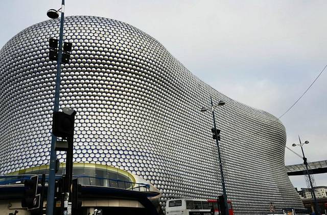 斗牛场购物中心