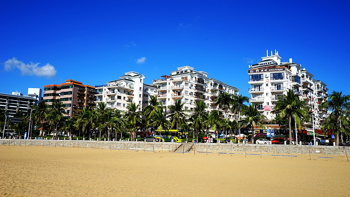 拉客的就问他能带你上西岛吗西岛不算门票最低船票一人要一百多他要是