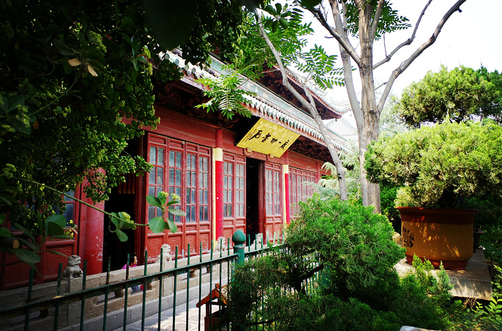 2018在火车站坐观光1路,到达大相国寺。但是