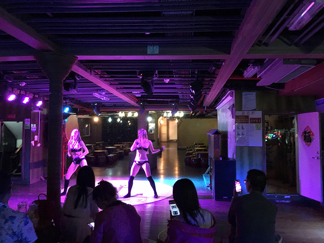 1月4日)- 夜游三亚湾(海上ktv  酒吧钢管舞  表演)这一天我们住的房间