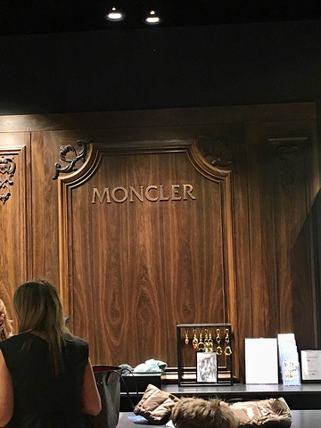 2017La Roca Village 打折村._拉罗卡购物村评