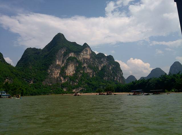 门票:免费 开放时间:7:00-20:00 游玩时间:2小时 - 4小时 地址:桂林