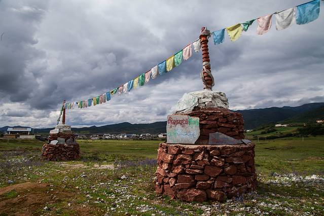 霞给藏族文化村