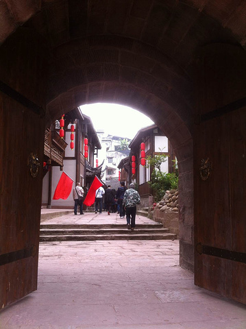 "...大小小的景点，发现不管这些景点规模、人气如何，但游客中心往往是＂高大上＂，这也算是一大中国特色_安居古城"的评论图片