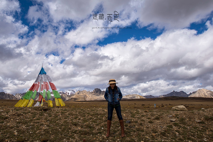 "下山不远就到了川藏线上标志性的景点----双海子，也就是姊妹湖。中午在理塘县城用餐；一路秋色洗眼_海子山国家级自然保护区"的评论图片