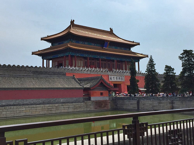 2018御花园位于紫禁城中轴线上,坤宁宫后方,是