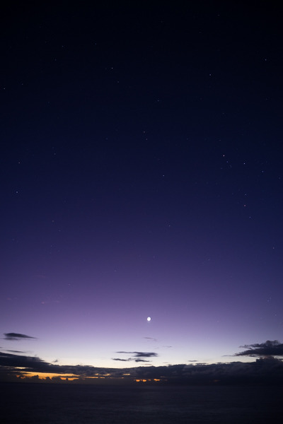 这算是天边的鱼肚白吧.