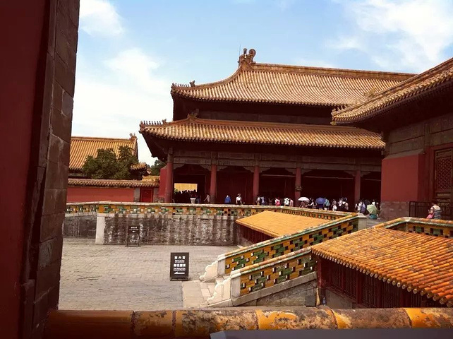 2018御花园位于紫禁城中轴线上,坤宁宫后方,是